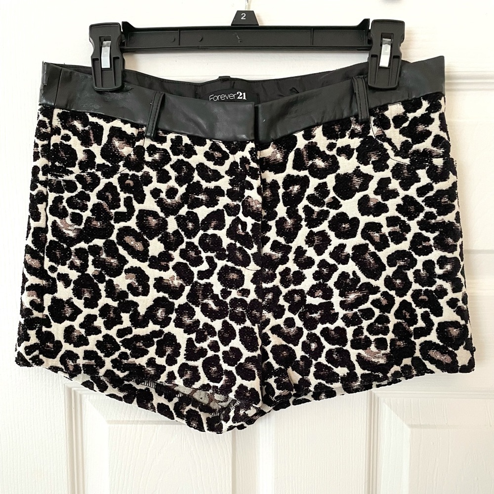 Forever21 Leopard Shorts. Size M.